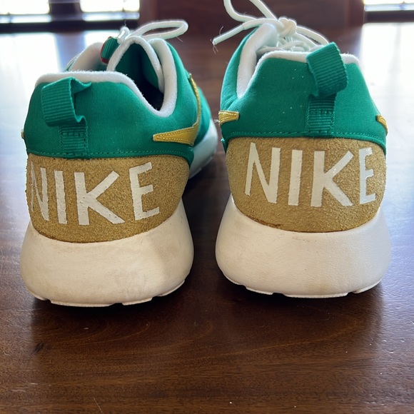 Nike Roshe Athletic Shoes - Picture 6 of 8